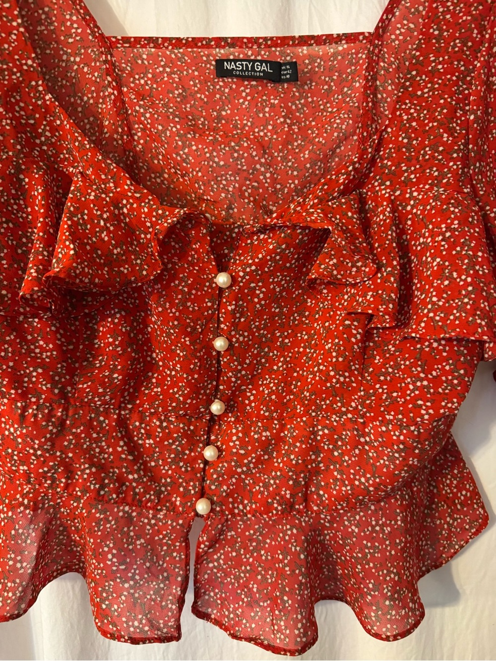 Nasty Gal Red Floral Ruffle Peasant Button Top. Size 10, Just adorable 🥰 - Picture 6 of 15